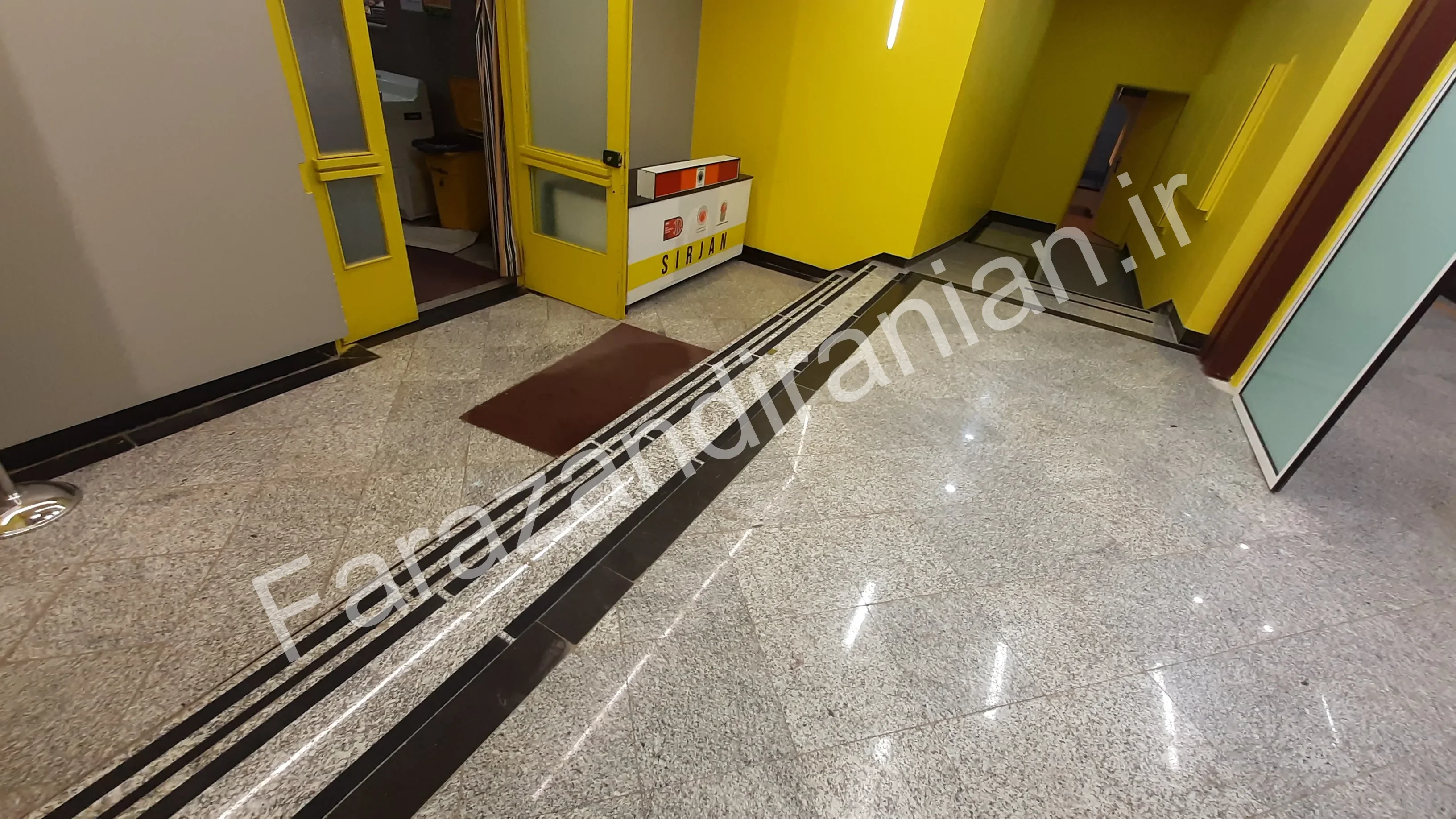 تصویر ۴۳ از اجرای نوار ضد لغزش در ورزشگاه باشگاه گلگهر سیرجان