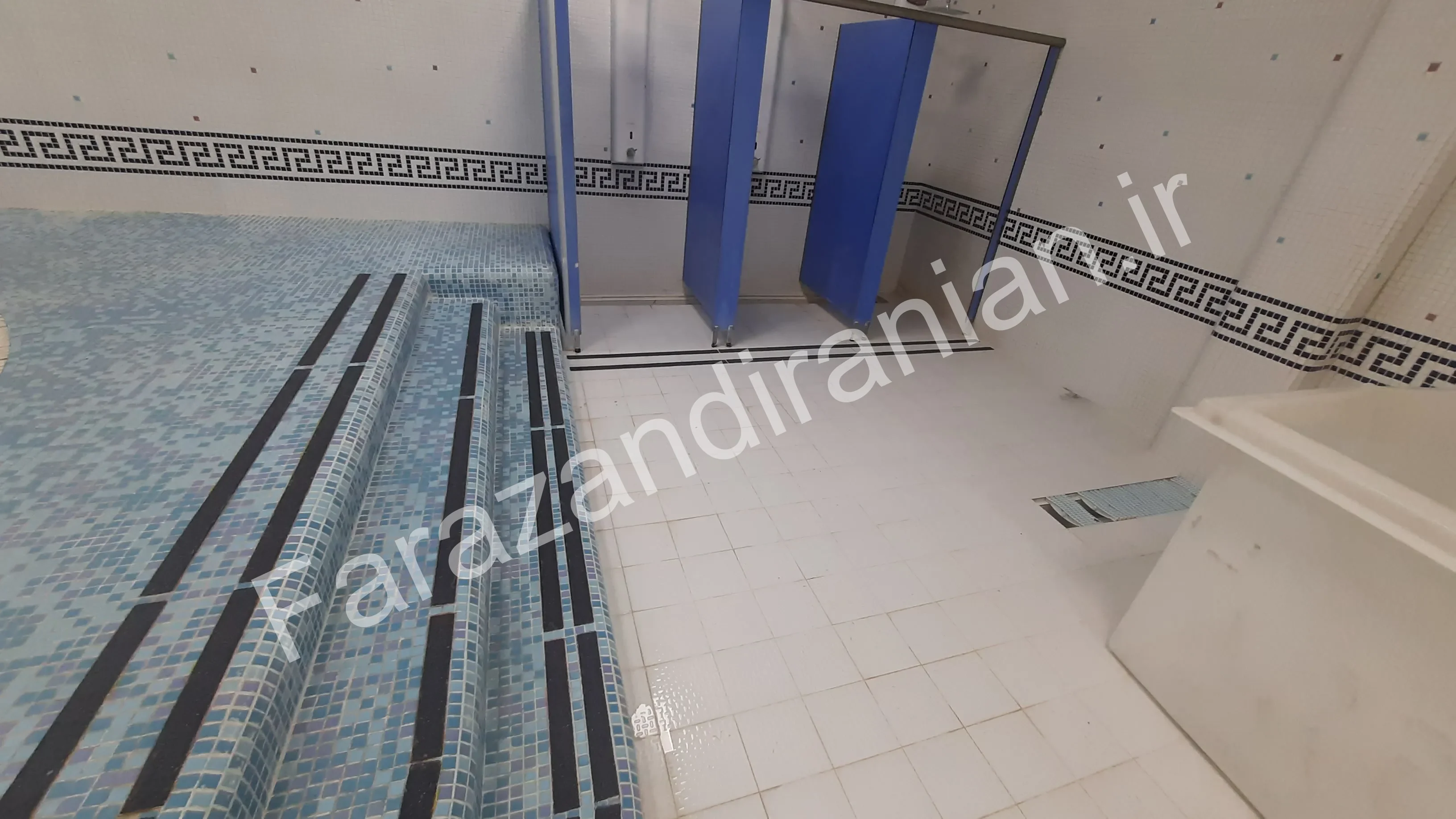 تصویر ۵۱ از اجرای نوار ضد لغزش در ورزشگاه باشگاه گلگهر سیرجان