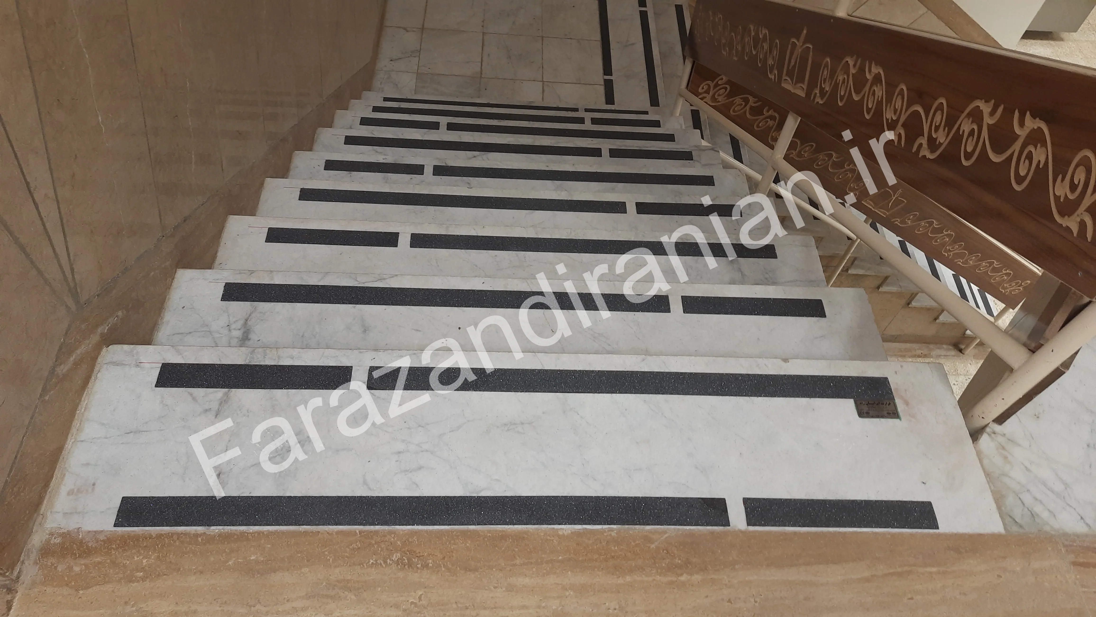 تصویر ۷ از اجرای نوار ضد لغزش در اداره آموزش و پرورش گناباد