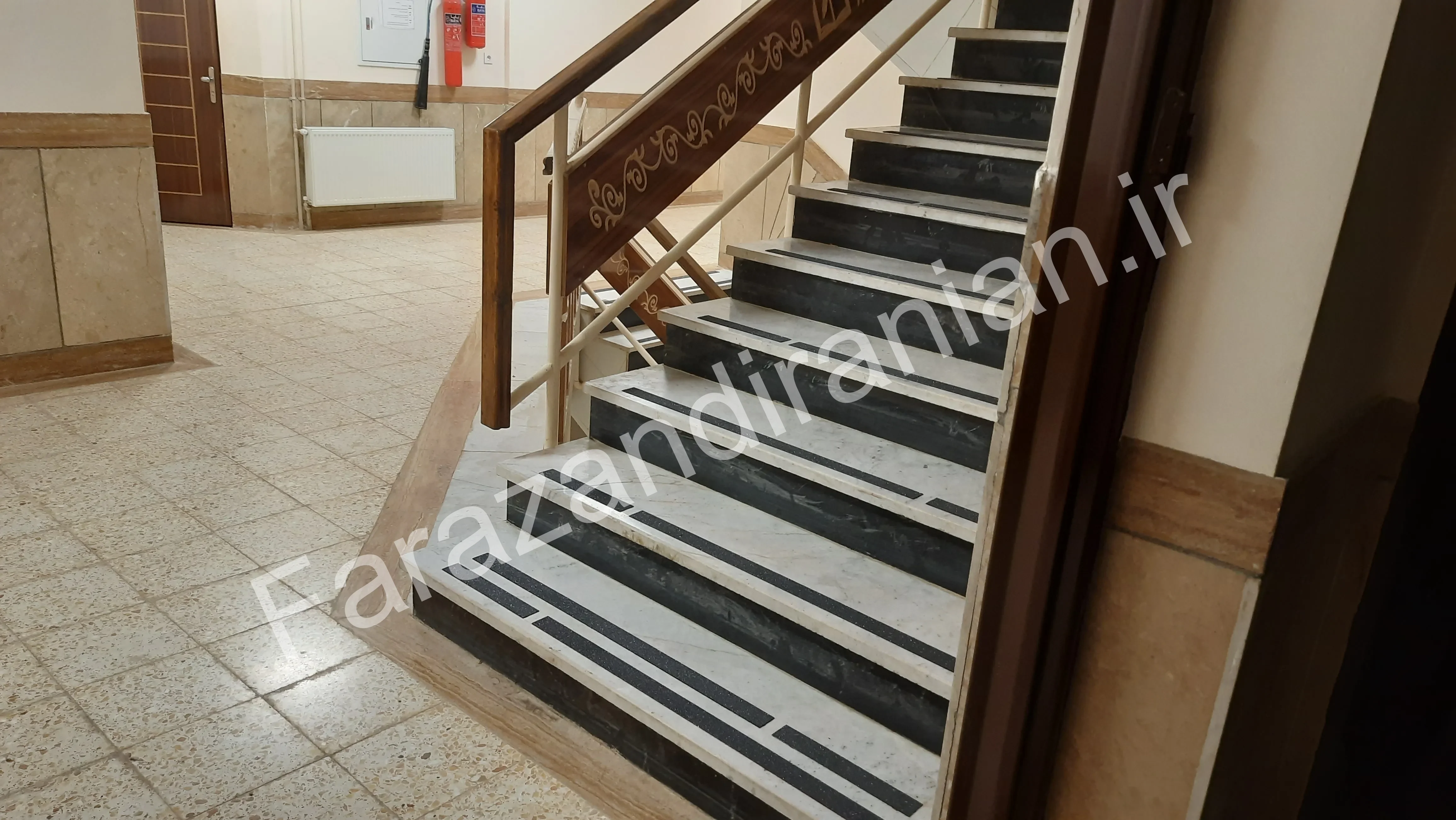 تصویر ۱۰ از اجرای نوار ضد لغزش در اداره آموزش و پرورش گناباد