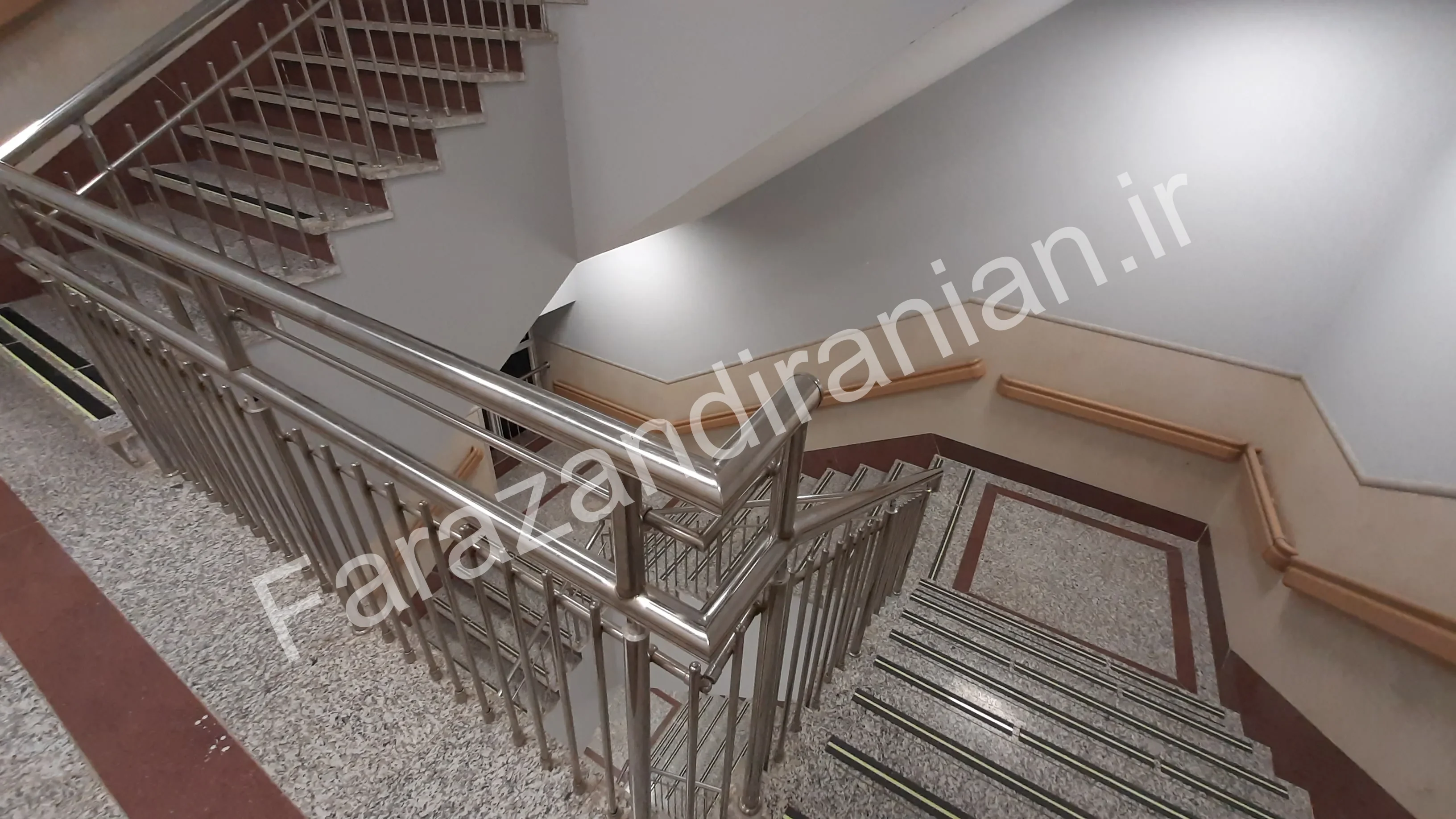 تصویر ۱۱ از اجرای نوار ضد لغزش در بیمارستان امام حسین تربت حیدریه