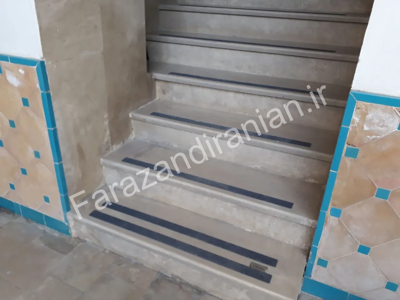 تصویر ۴ از اجرای نوار ضد لغزش در اداره آموزش و پرورش اصفهان