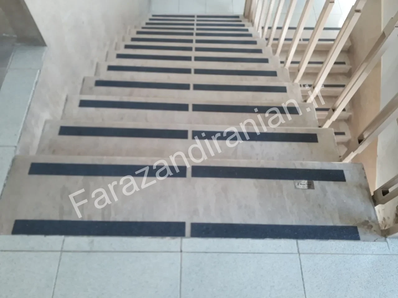تصویر ۷ از اجرای نوار ضد لغزش در اداره آموزش و پرورش اصفهان