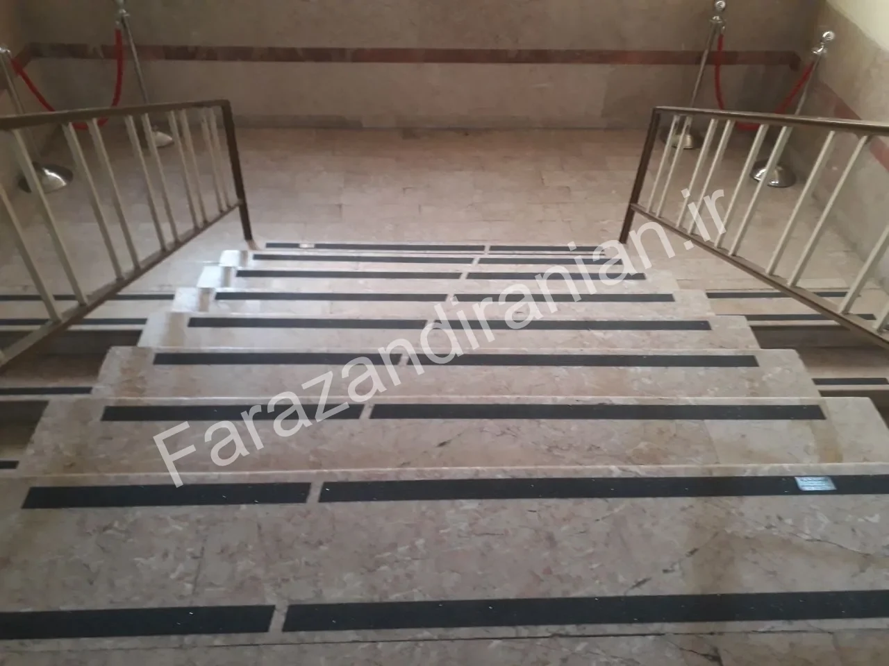 تصویر ۵ از اجرای نوار ضد لغزش در اداره کل آموزش و پرورش استان کرمان