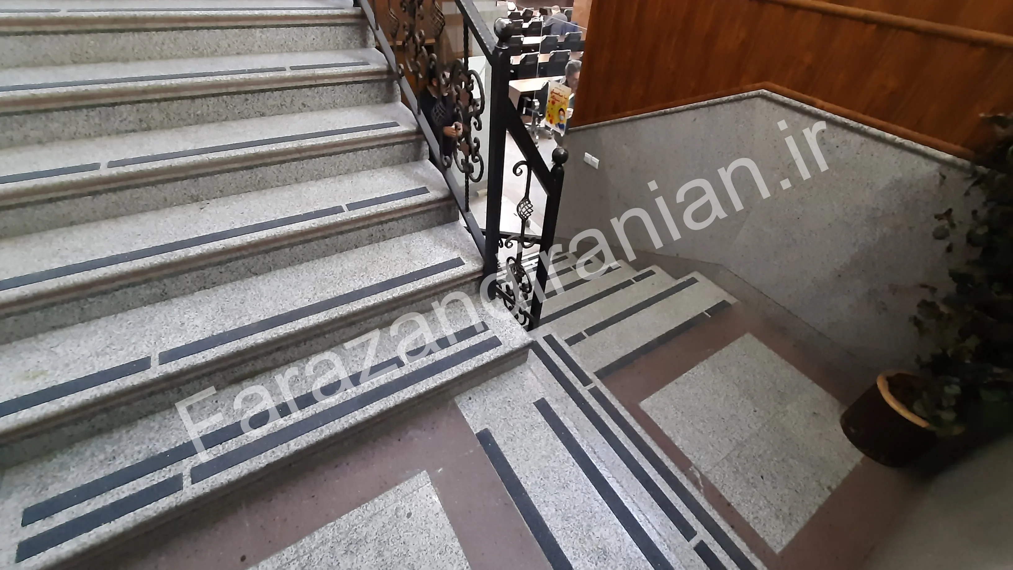 تصویر ۵ از اجرای نوار ضد لغزش در اتاق اصناف مشهد