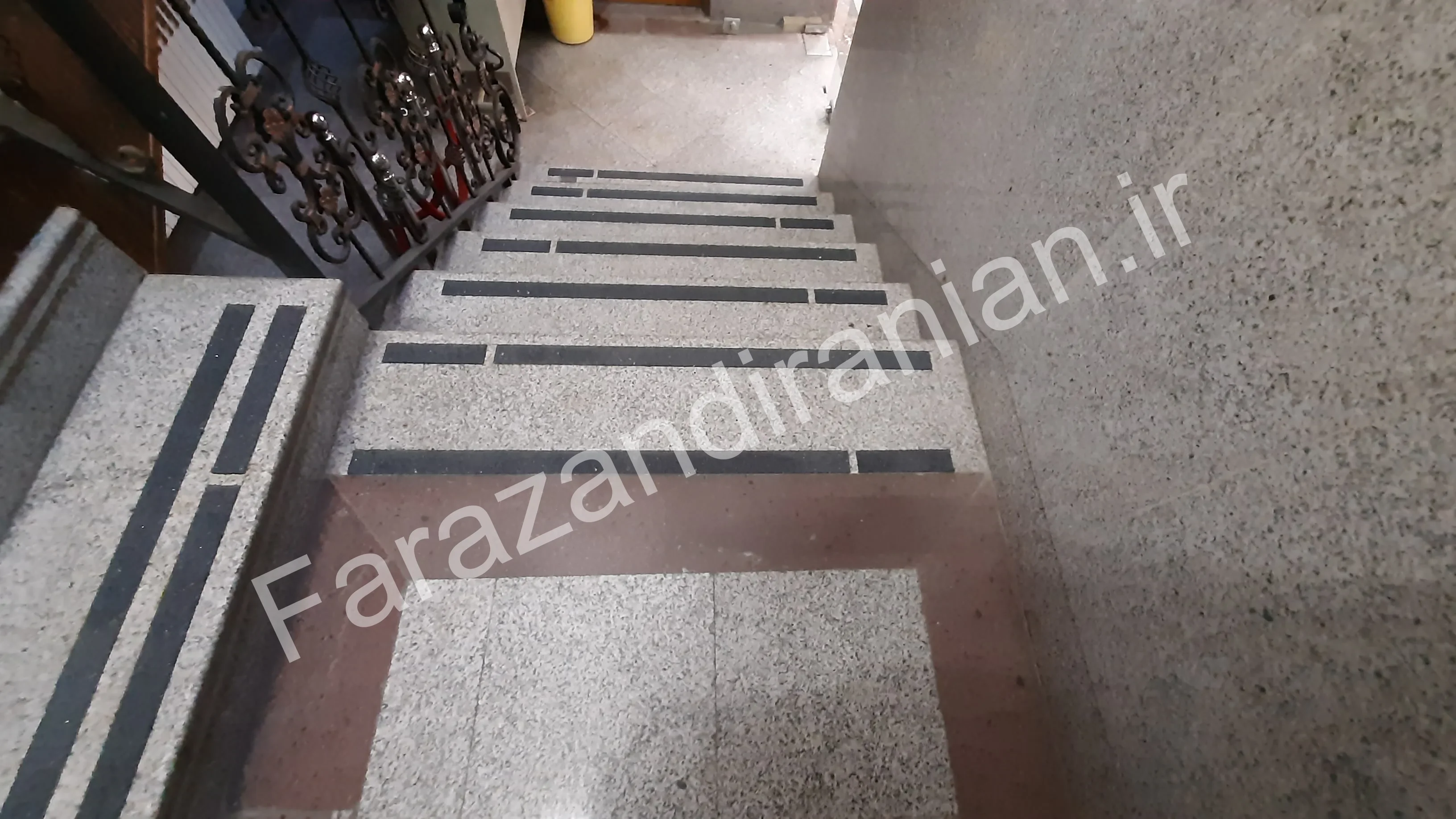 تصویر ۷ از اجرای نوار ضد لغزش در اتاق اصناف مشهد