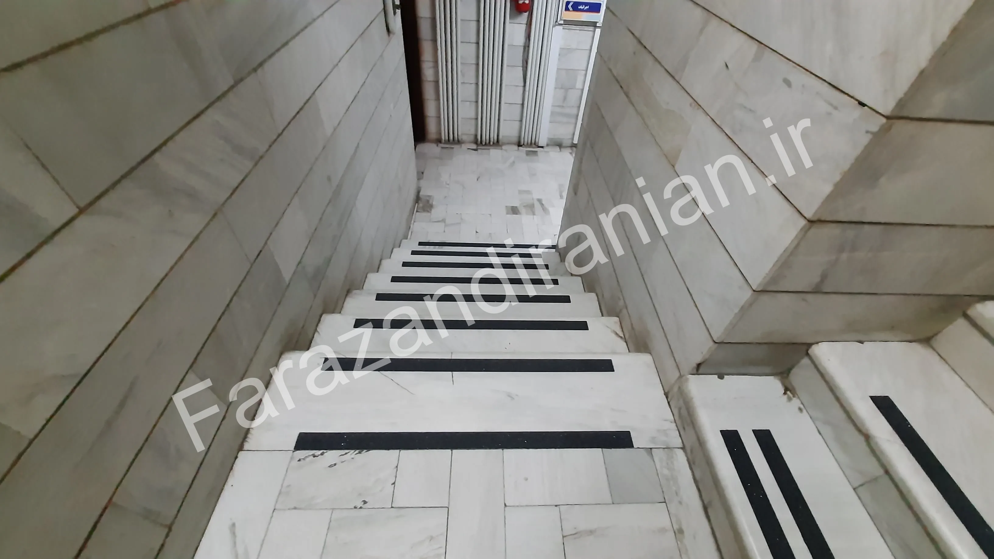 تصویر ۱۷ از اجرای نوار ضد لغزش در اتاق اصناف مشهد
