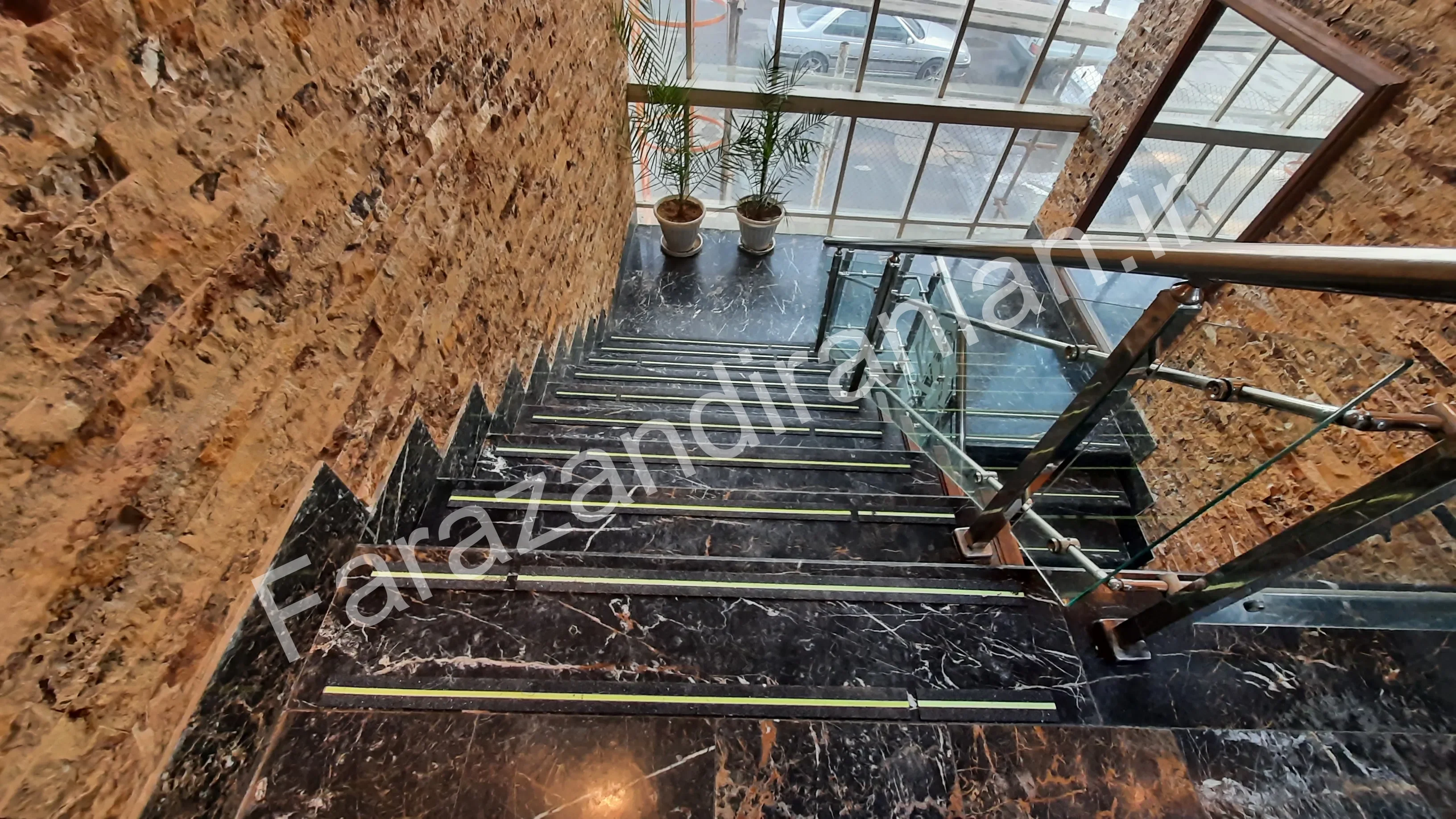 تصویر ۱۱ از اجرای نوار ضد لغزش در نیروگاه مشهد