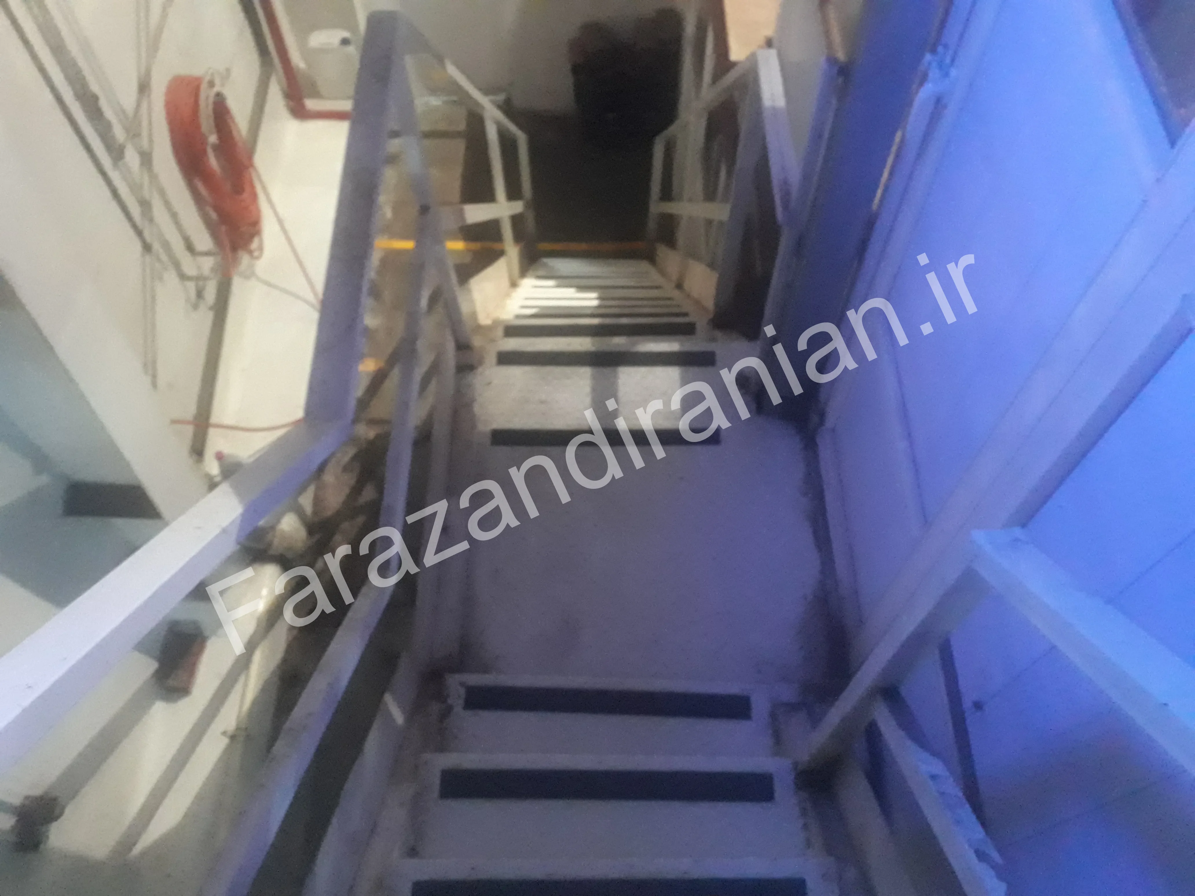 تصویر ۵ از اجرای نوار ضد لغزش در کارخانه مولتی کافه