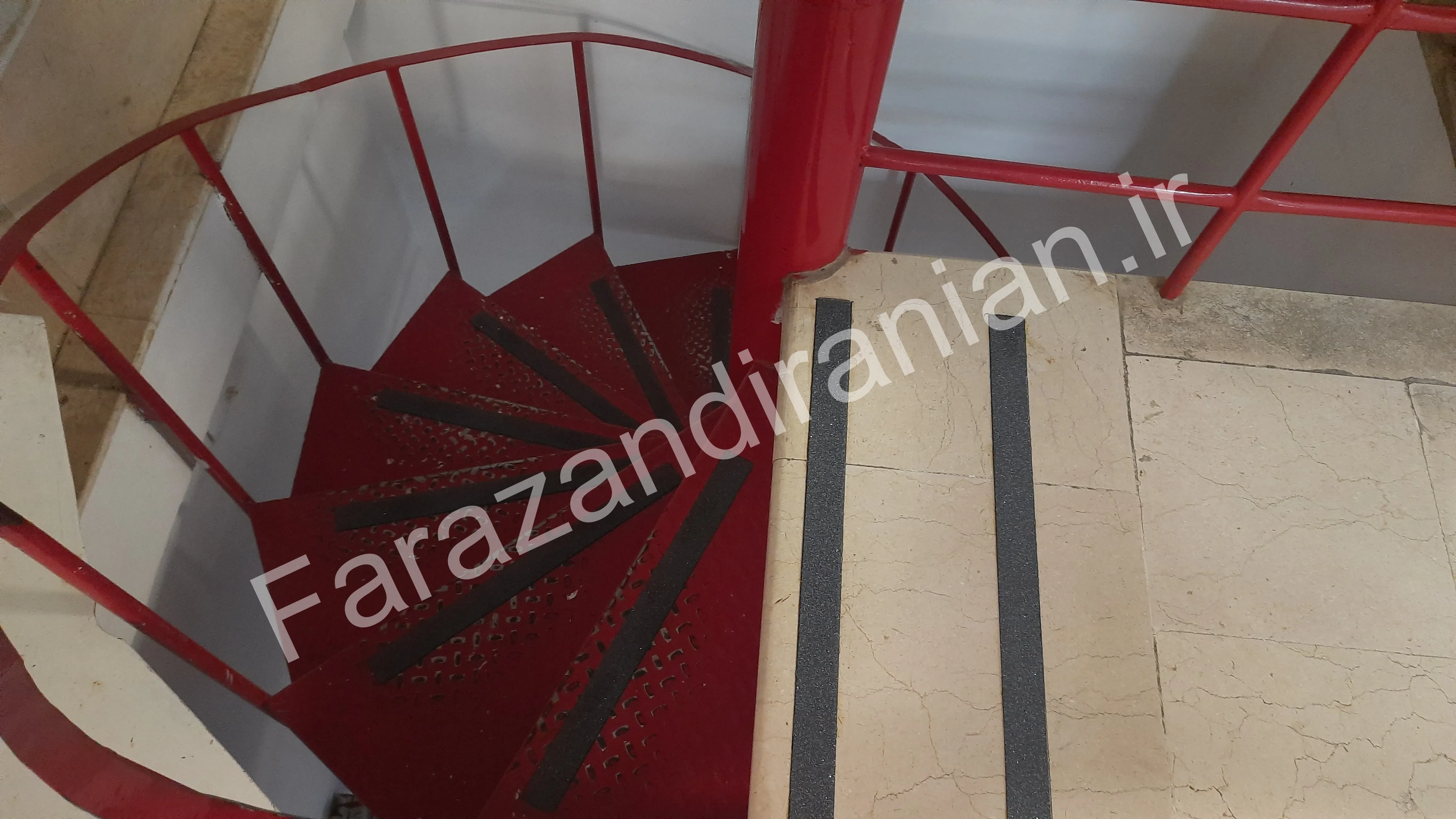 تصویر ۳۶ از اجرای نوار ضد لغزش در کارخانه مولتی کافه