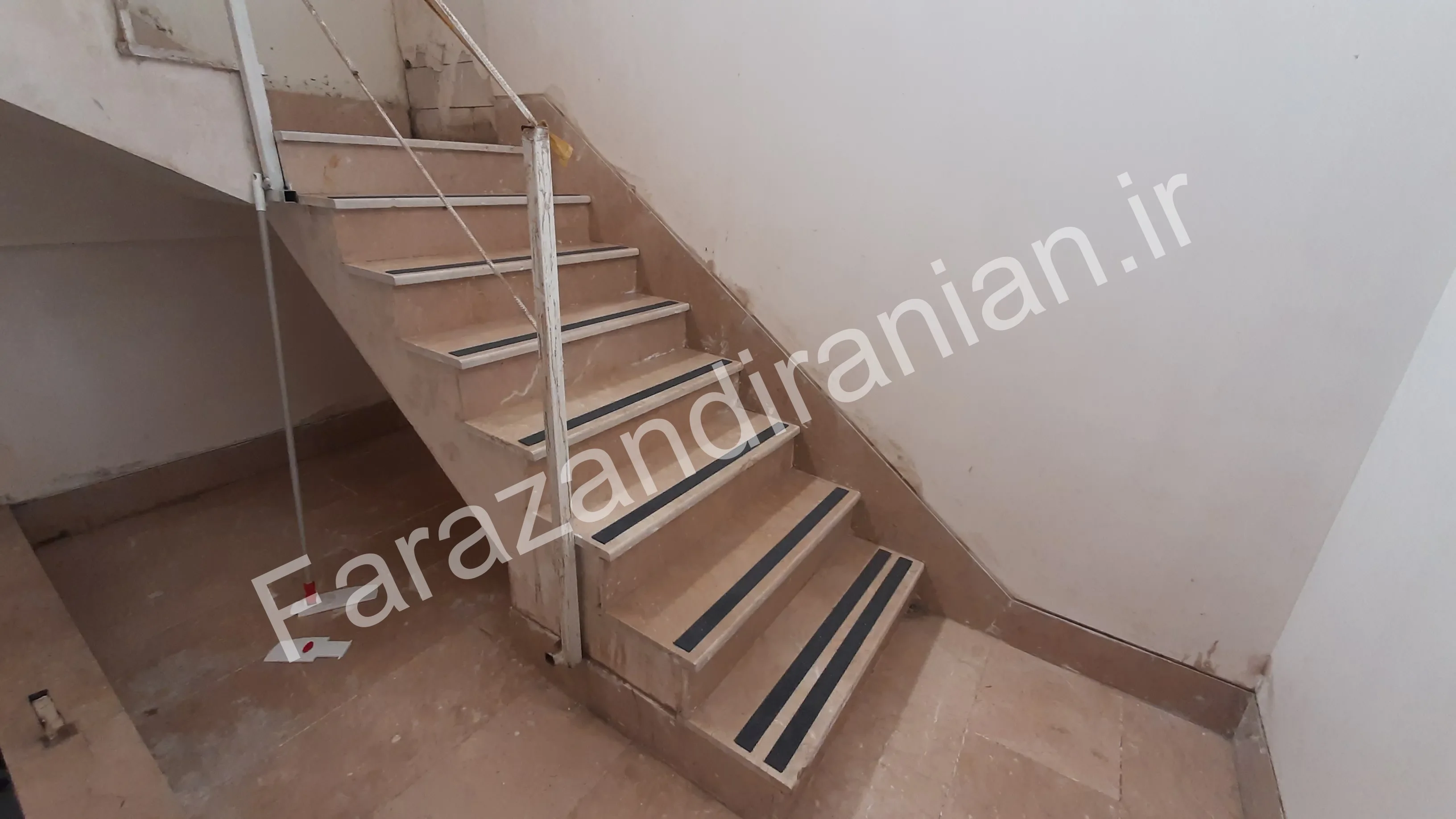 تصویر ۳۹ از اجرای نوار ضد لغزش در کارخانه مولتی کافه