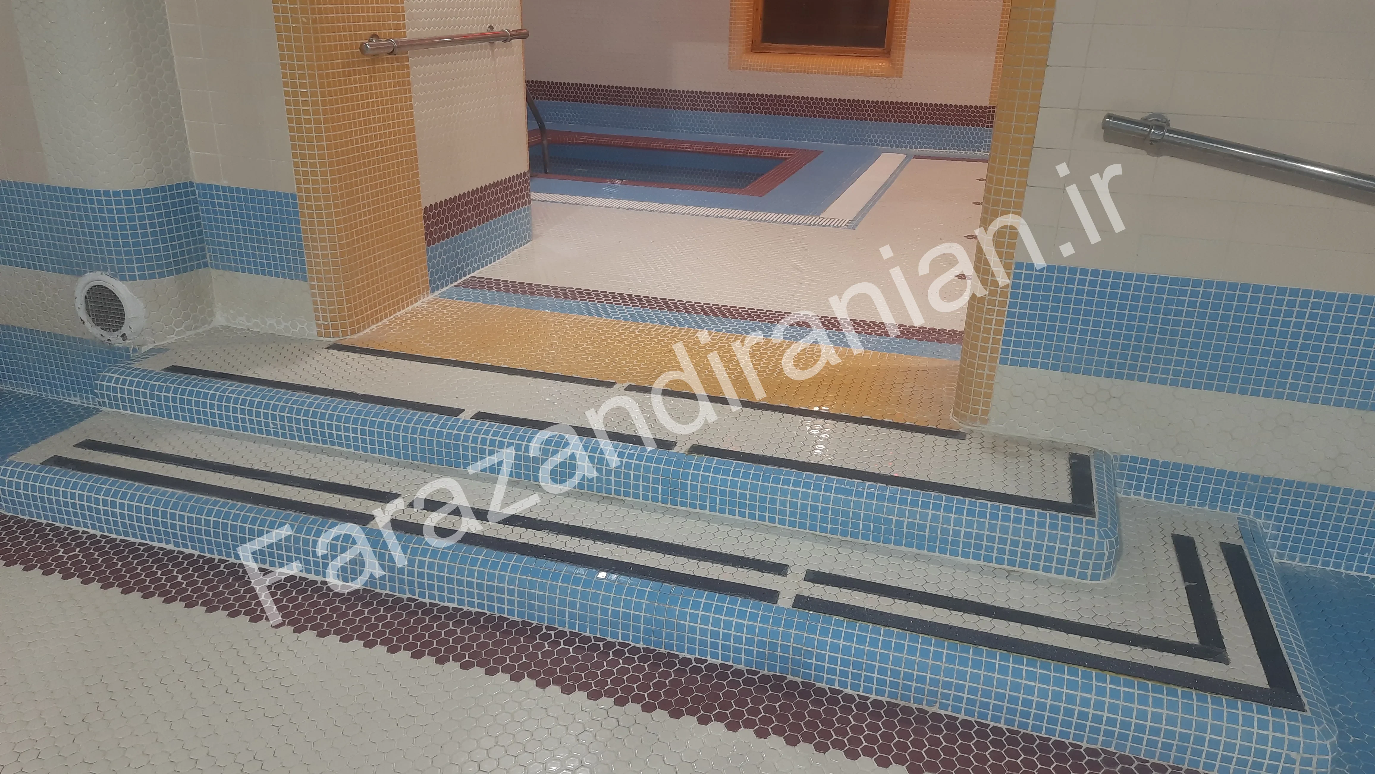 تصویر ۱۶ از اجرای نوار ضد لغزش در استخر شرکت نفت