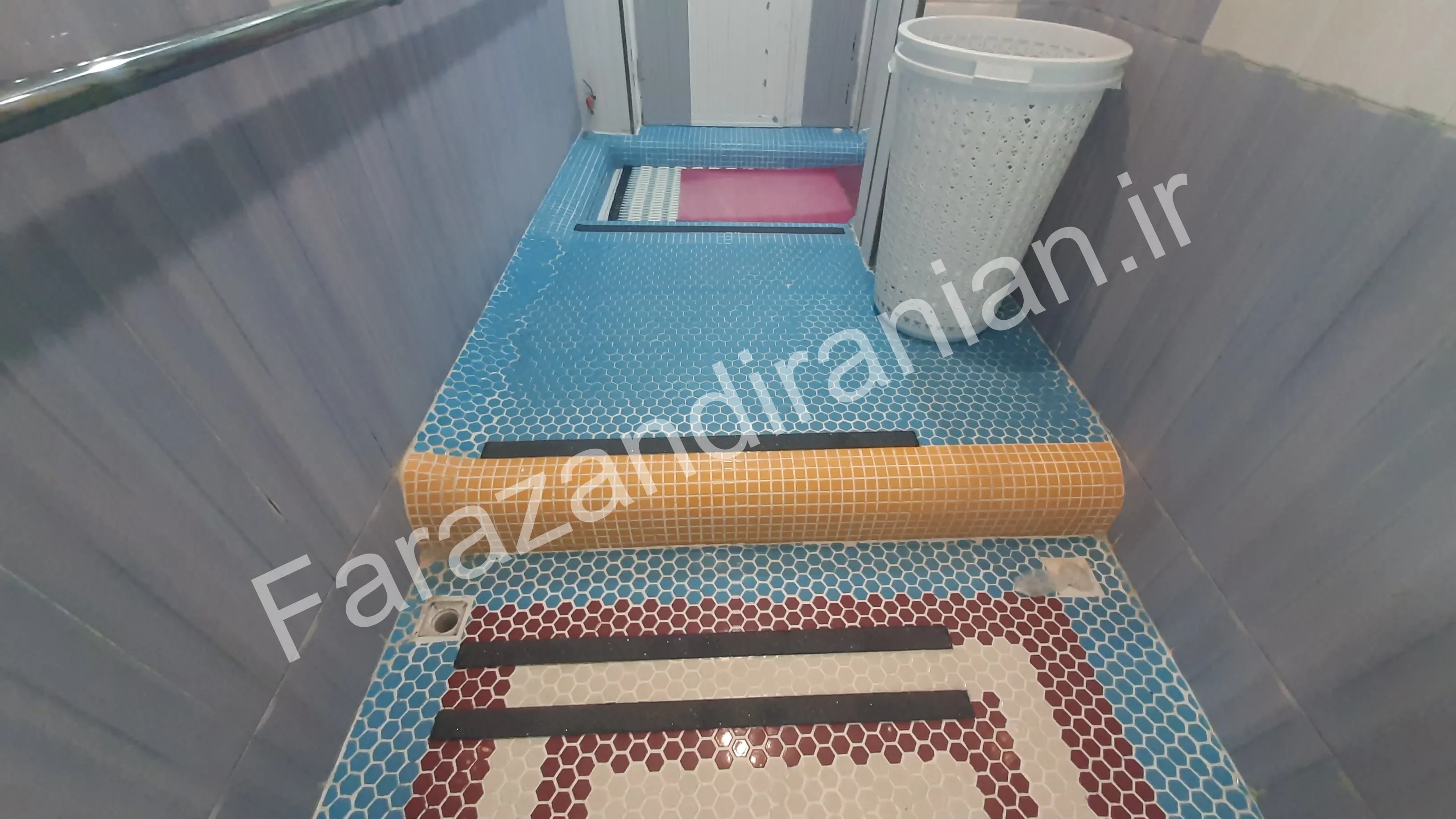 تصویر ۲۰ از اجرای نوار ضد لغزش در استخر شرکت نفت