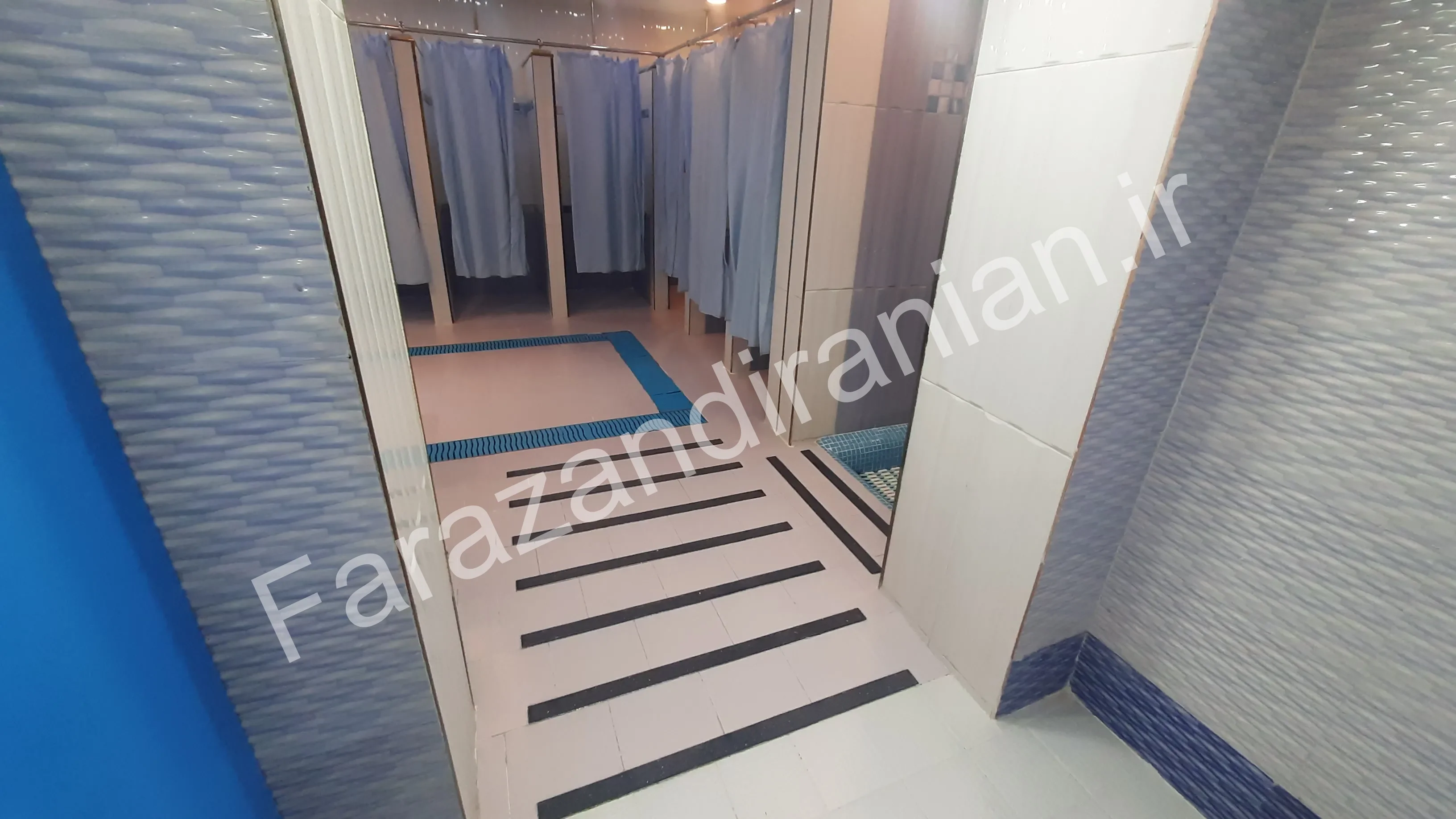 تصویر ۲۱ از اجرای نوار ضد لغزش در استخر شرکت نفت