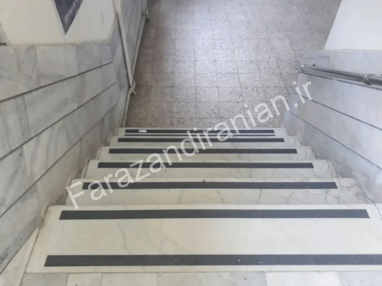 تصویر ۴ از اجرای نوار ضد لغزش در اداره آموزش و پرورش سبزوار