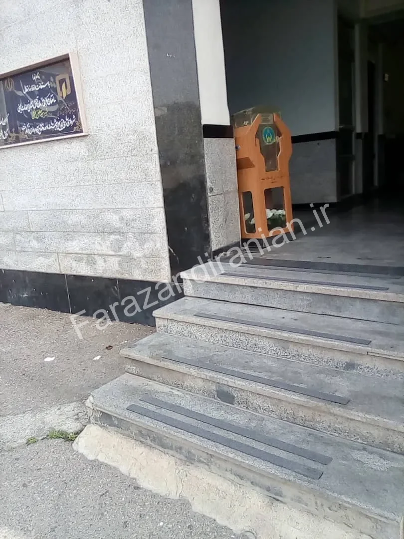 تصویر ۲ از اجرای نوار ضد لغزش در ایستگاه آتش‌نشانی ساری، مازندران