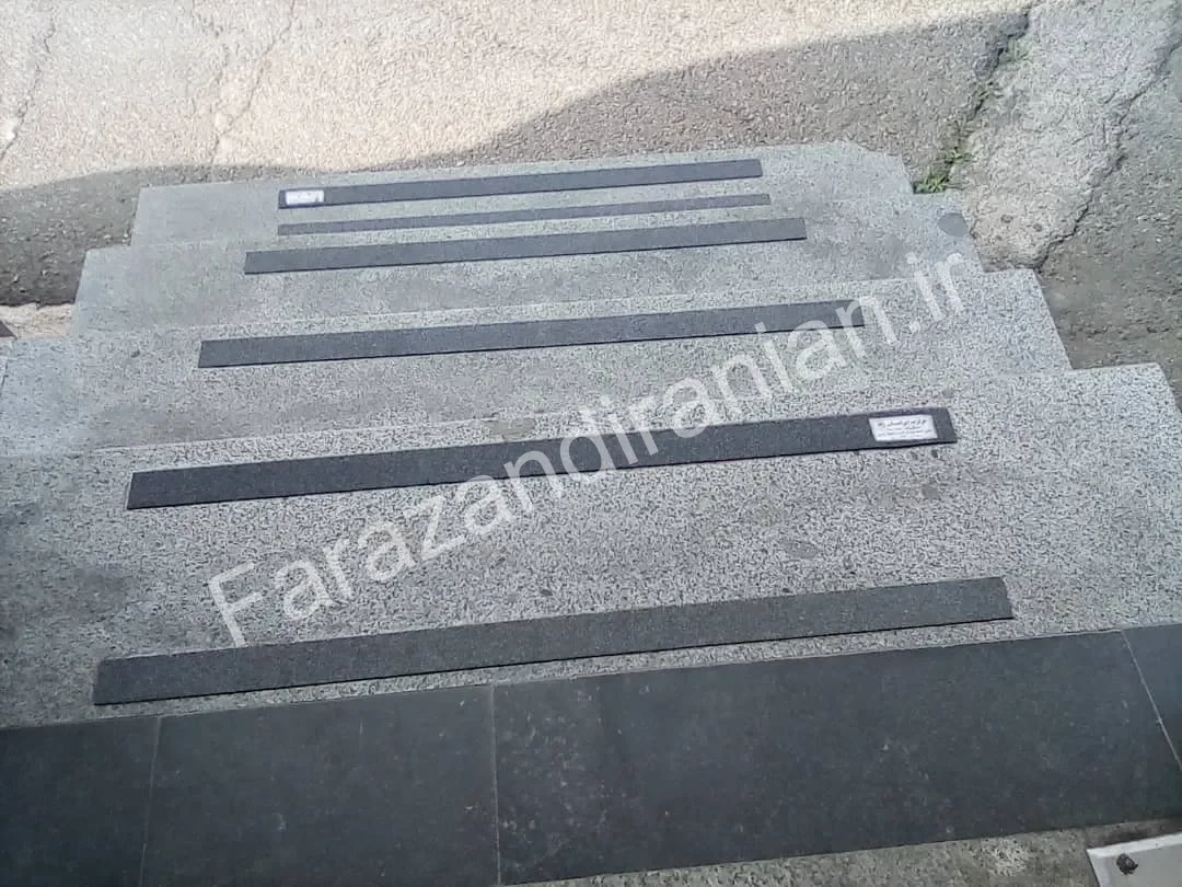 تصویر ۷ از اجرای نوار ضد لغزش در ایستگاه آتش‌نشانی ساری، مازندران