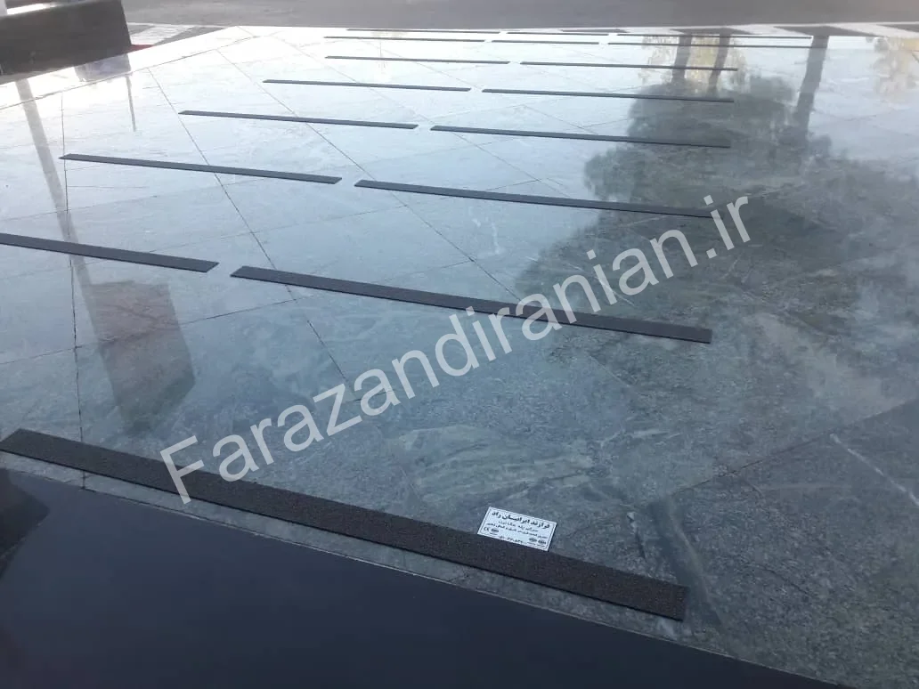 تصویر ۴ از اجرای نوار ضد لغزش در استانداری خراسان جنوبی