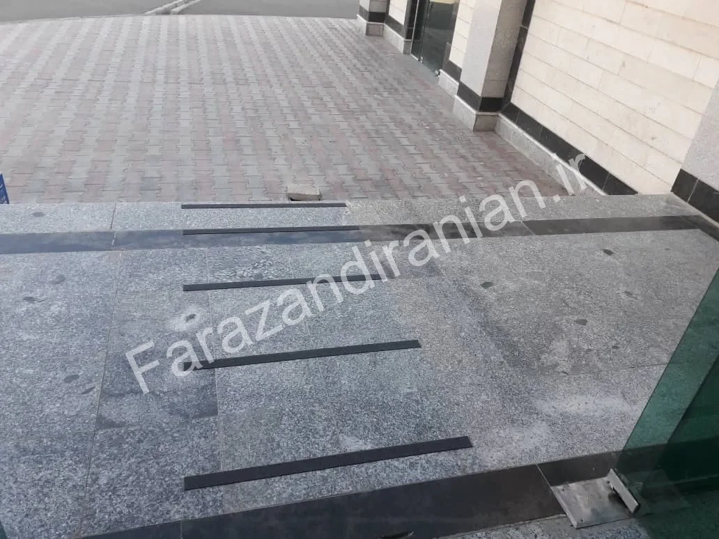 تصویر ۷ از اجرای نوار ضد لغزش در استانداری خراسان جنوبی