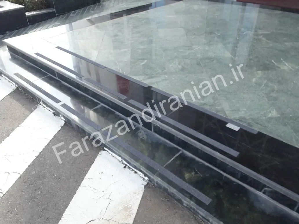 تصویر ۱۰ از اجرای نوار ضد لغزش در استانداری خراسان جنوبی
