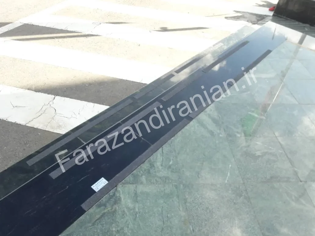 تصویر ۱۲ از اجرای نوار ضد لغزش در استانداری خراسان جنوبی